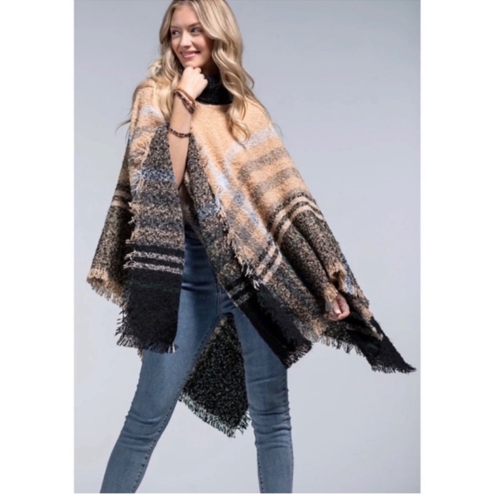 🍁New RUGGINE New York Soft Boucle Yarn
Turtleneck Fall Poncho🍁 - Picture 5 of 7